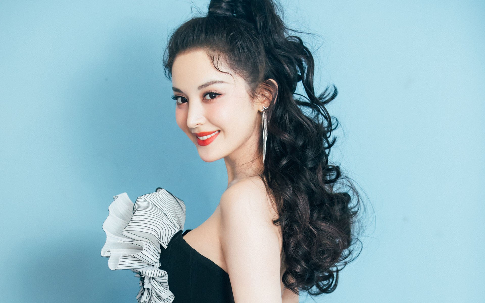 _潮流运动会：时尚与运动完美融合的网球盛事_，网球运动会海报手绘