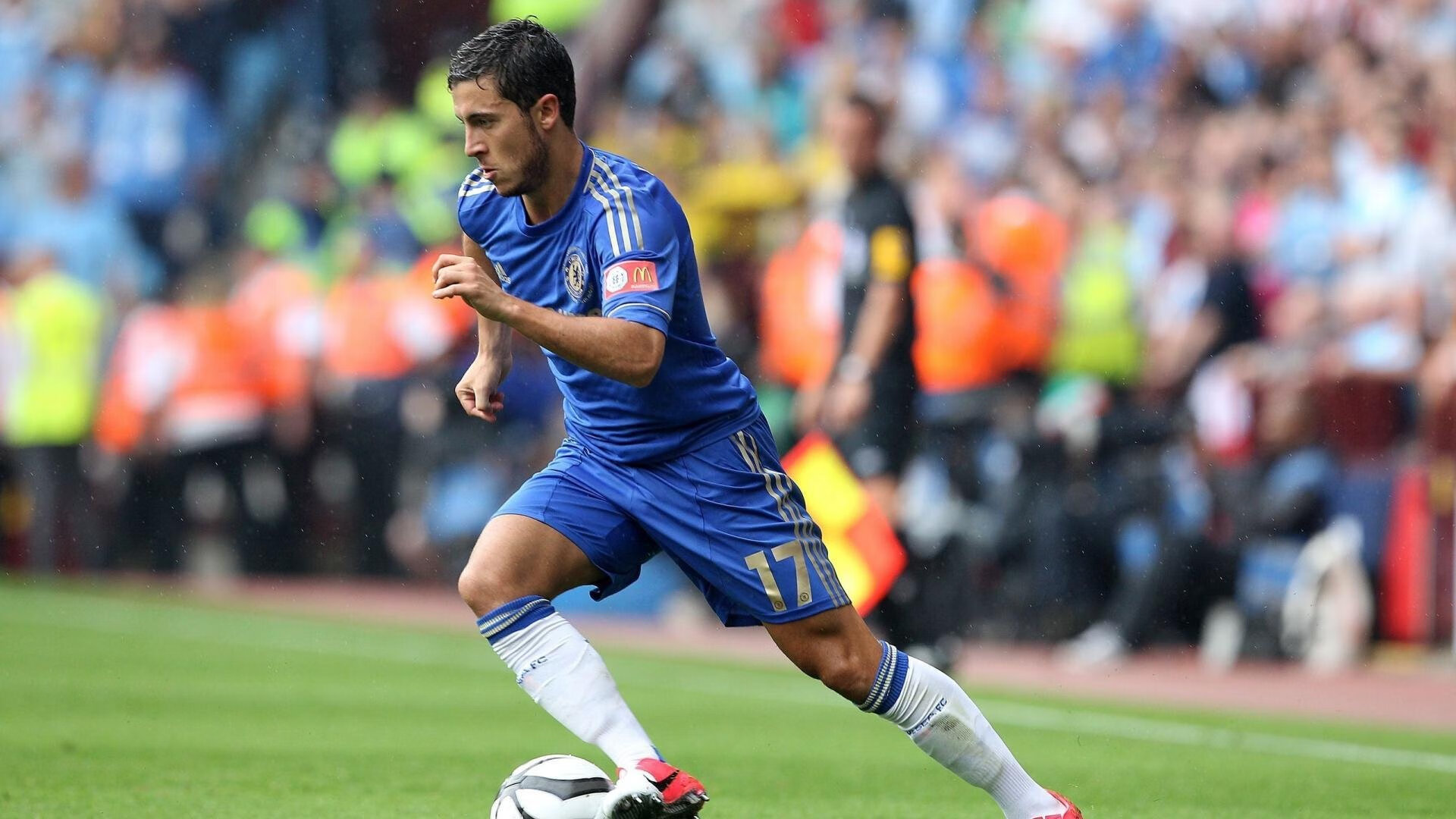 “英超强强对话：豪门对决激烈上演，榜首之争白热化”，英超豪门多