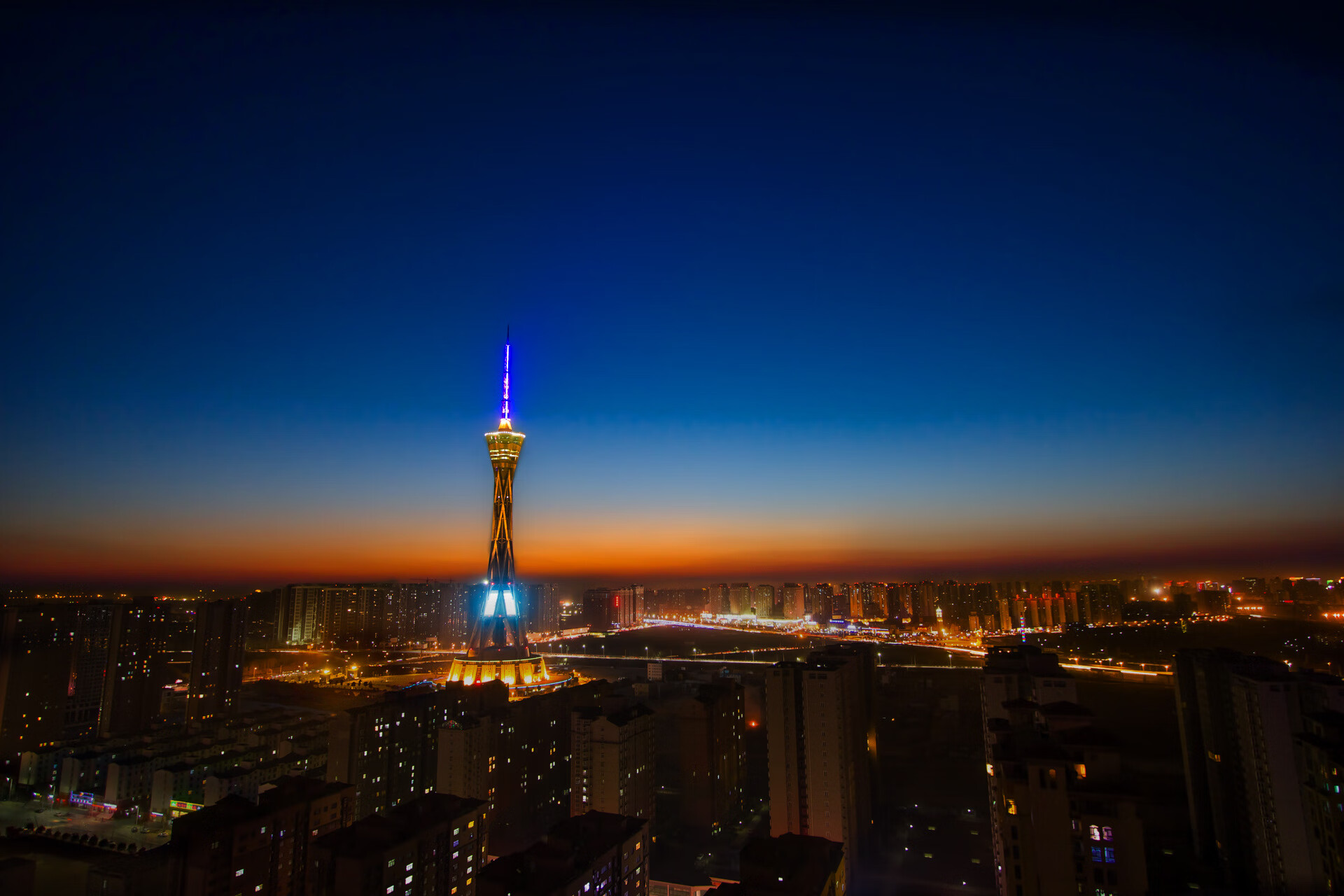 欧战资格竞争激烈,球队奋力争取,欧战和欧冠欧战啥意思_