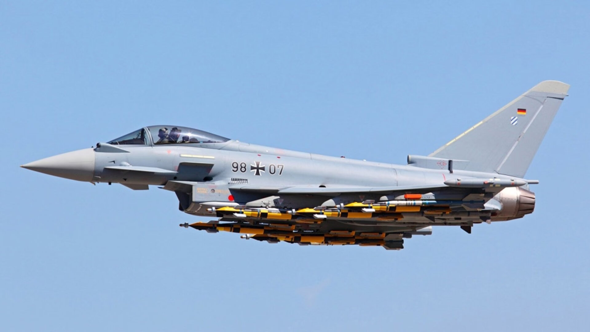 边路球员是否能通过持球时间控制整体进攻节奏，边路球员怎么摆脱防守人员