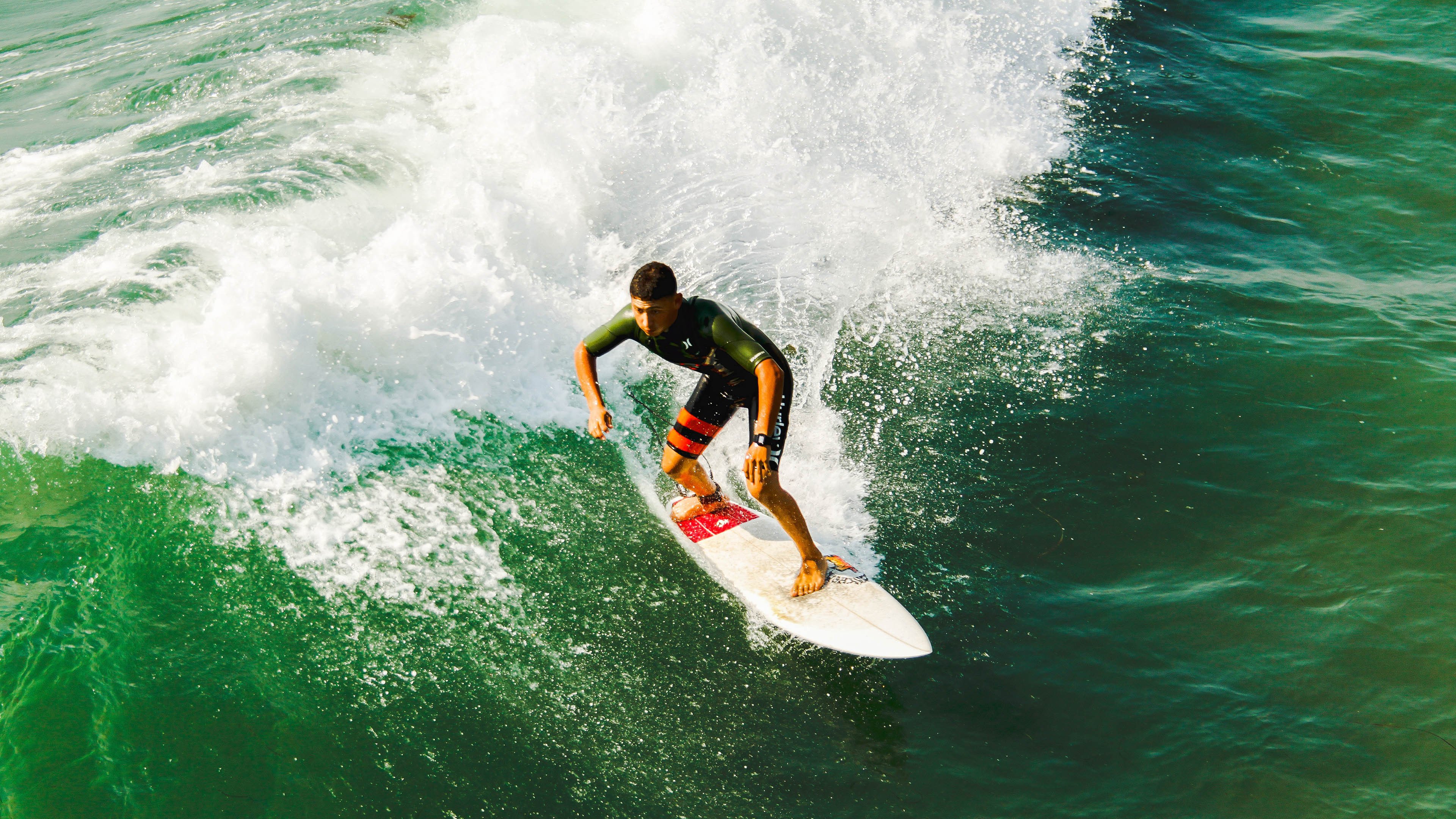 乐鱼游戏入口-_赛事高潮：关键时刻的神奇表现令人震撼_，形容比赛到了高潮的成语