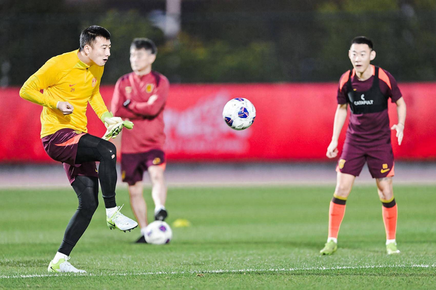 关于国足在国际赛场的表现如何影响年轻球员心态？的信息