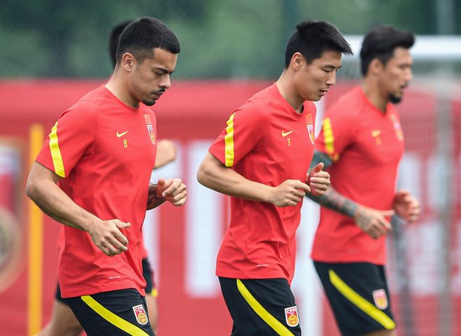 国足的战术创新：如何弥补传统打法的不足？