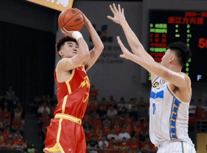 关于乐鱼体育:孙铭徽组织进攻，广厦男篮大脑！的信息