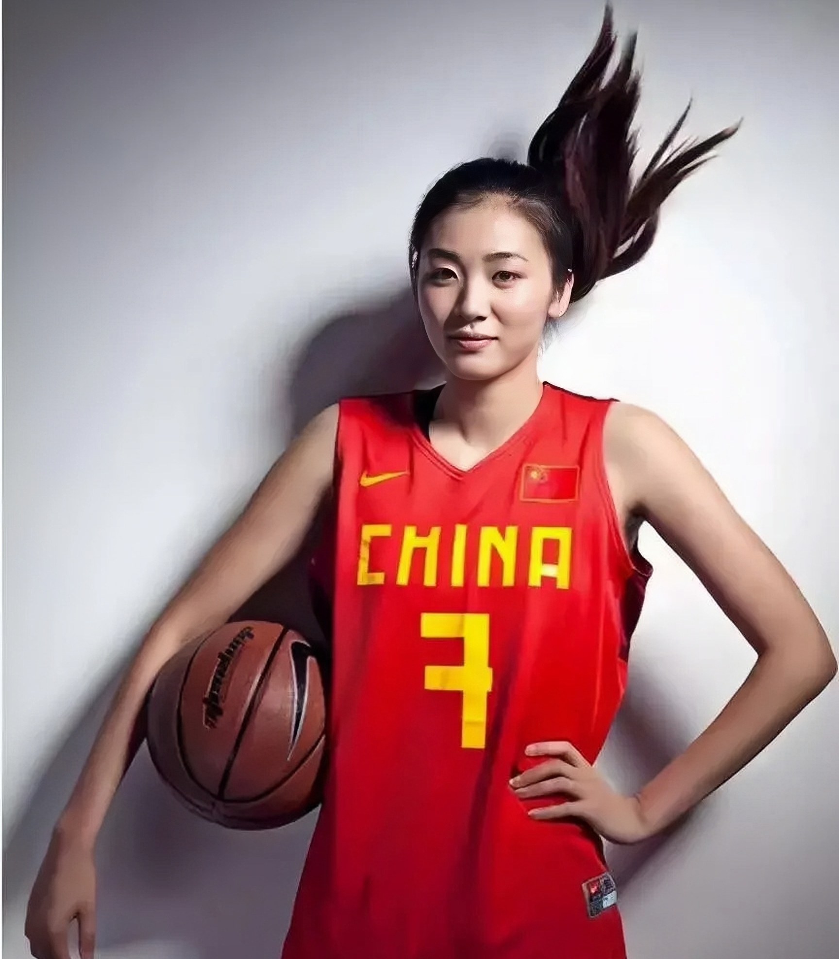 乐鱼（LEYU）体育-乐鱼体育:王思雨组织进攻，中国女篮后场大脑！的简单介绍